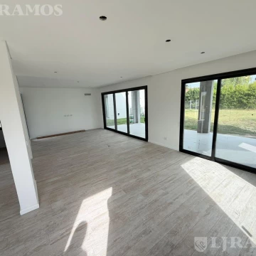 Casa a estrenar  en Vila Marina I, Villanueva