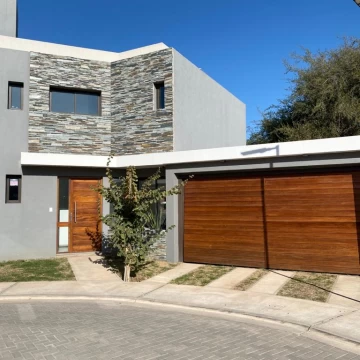 VENTA DÚPLEX Housing 2 Dormitorios 2 Baños cochera Seguridad entrega y cuotas