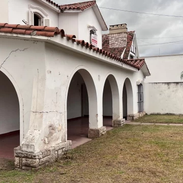 ALQUILER Tejeda 4133 CASONA ANTIGUA USO COMERCIAL gastronómico coworking oficinas indumentaria, etc