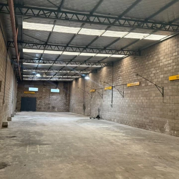 Excelente establecimiento Industrial con 554 m2 cubiertos en Pablo Nogues