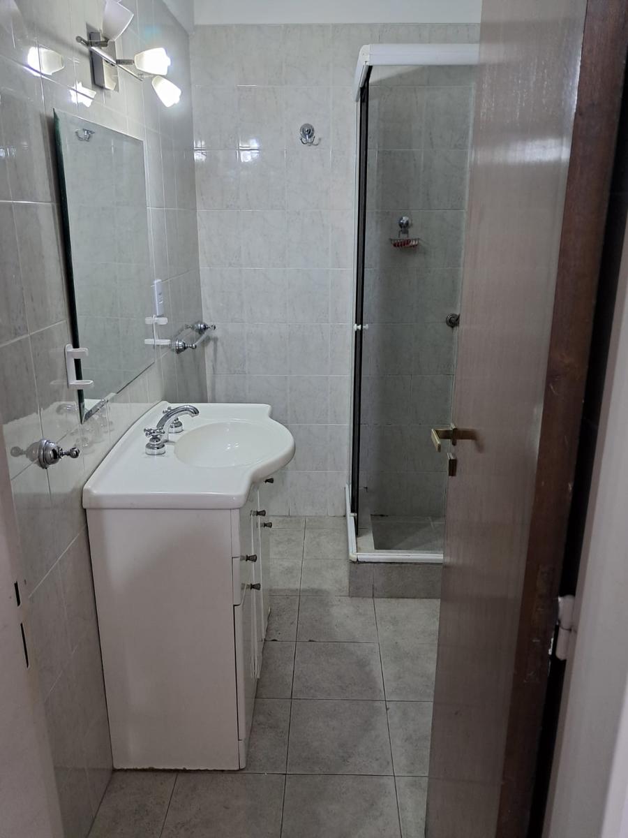 Baño principal, con placard interior