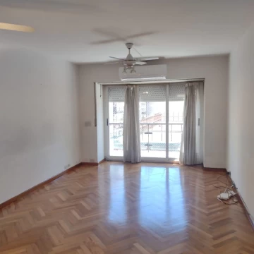        VENTA DE 3 AMBIENTES CON DEPENDENCIA EN RECOLETA