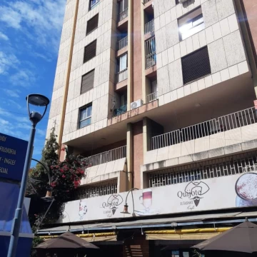VENTA Oficina tres dormitorios Centro kitchenette baño propio