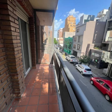 Oportunidad Nueva Córdoba — Desocupado, con Balcón y Excelente Ubicacion!!!