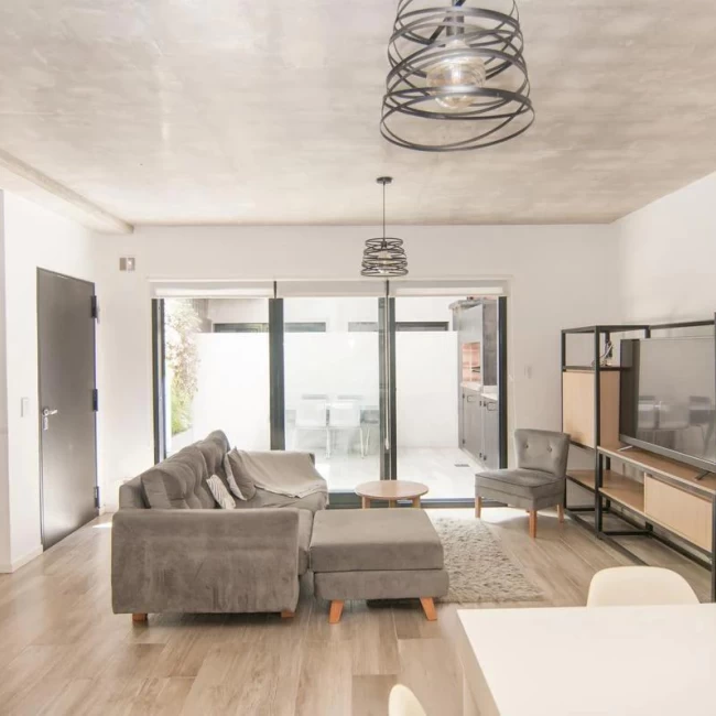 VENTA 4 AMBIENTES 2 COCHERAS CON PATIO Y PARRILLA CABALLITO, FINANCIADO