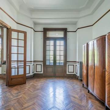 Piso Completo de 211 m² en Edificio Histórico - Categoría y Estilo en Monserrat
