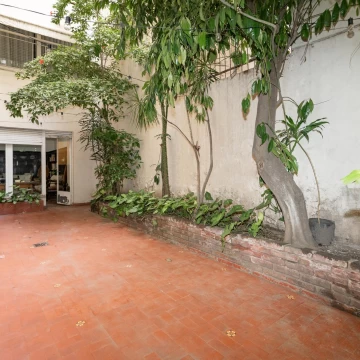 Departamento en Belgrano, 4 amb con patio, en Planta Baja