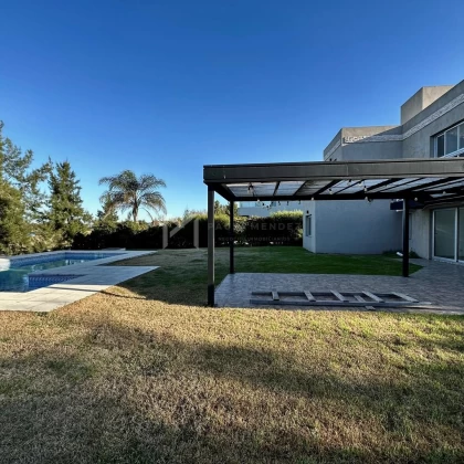 Casa Venta en San Isidro Labrador 700