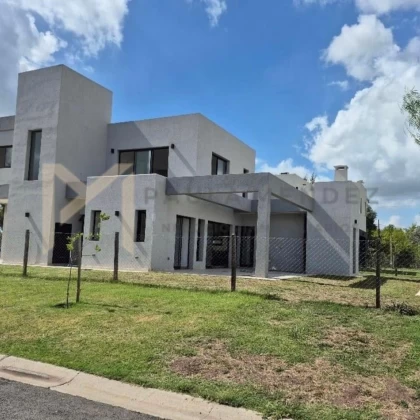 Casa Venta en Pilar del Este, Santa Elisa, Zelaya 500