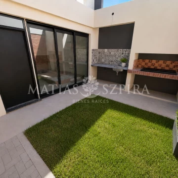 Departamento 2 ambientes con balcón y cochera en Merlo