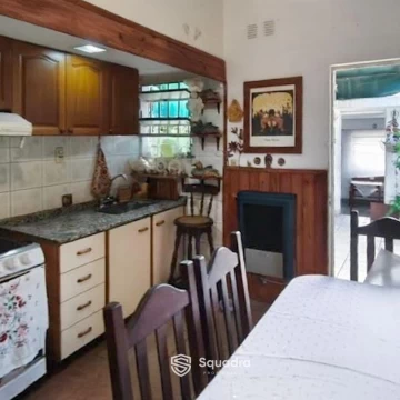 VENTA - PH 2 dormitorios, con patios y cochera - Barrio Roque Saenz Peña, Rosario.