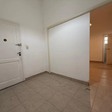 Monoambiente a refaccionar, ubicación inmejorable