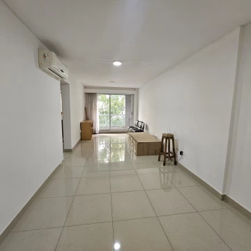 Departamento de 2 ambientes y cochera fija cubierta