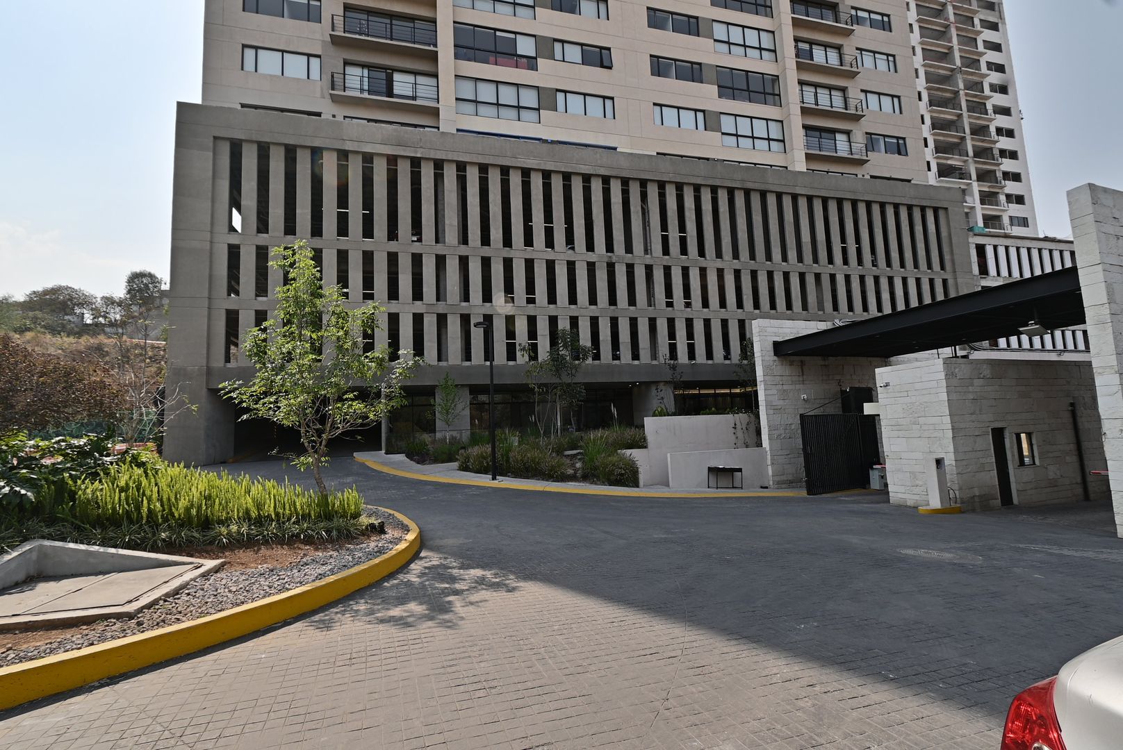 Acceso a Estacionamiento Foto 2.JPG