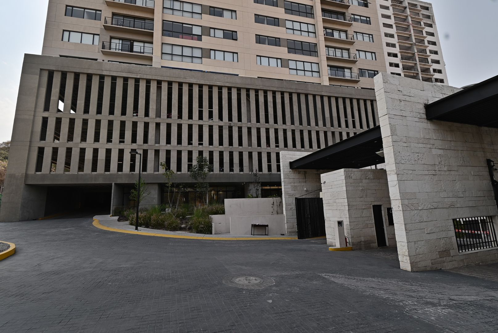 Acceso a Estacionamiento Foto 3.JPG