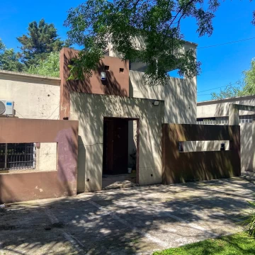Venta de Casa 4 ambientes con pileta y jardín en Rincón de Tortuguitas