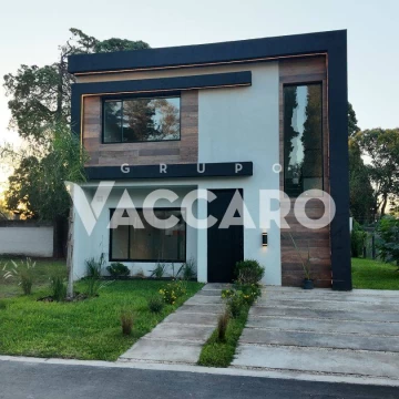 Venta de Casa 4 Ambientes en Villa Udaondo, Ituzaingó