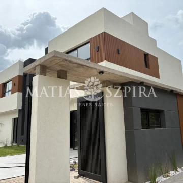 CASA A ESTRENAR BARRIO CERRADO PARRILLA PARQUE INMEJORABLE UBICACION 