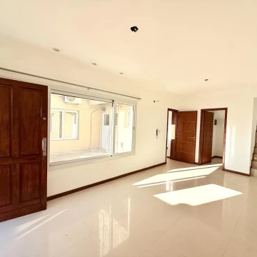departamento 3 ambientes planta baja en venta en lujan centro con cochera