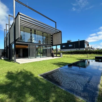 Casa en Venta de 6 ambientes en Los Castaños, Nordelta, Tigre.