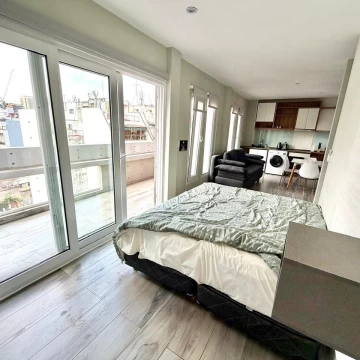 Venta de monoambiente amoblado en Caballito
