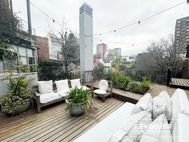 Venta Casa con jardín, terraza, parrilla y pileta climatizada - Las Cañitas