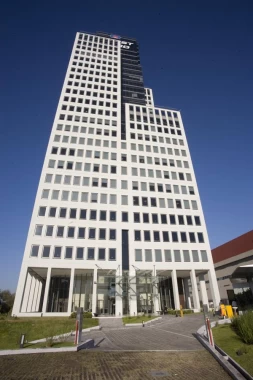 Oficina 580m² . 10 cocheras. Amoblada y equipada. Torre Intecons.
