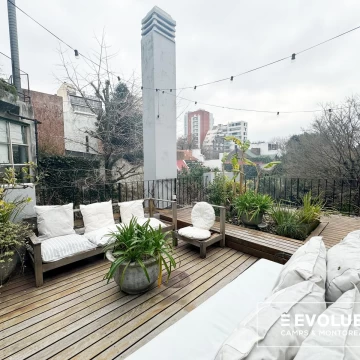 Venta Casa con jardín, terraza, parrilla y pileta climatizada - Las Cañitas