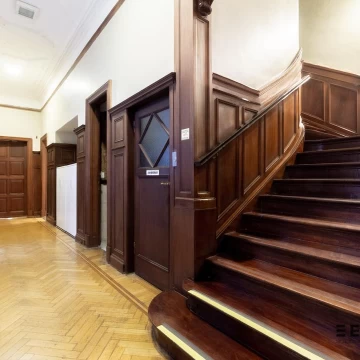 Venta Edificio con 20 oficinas y áreas comunes en Recoleta.