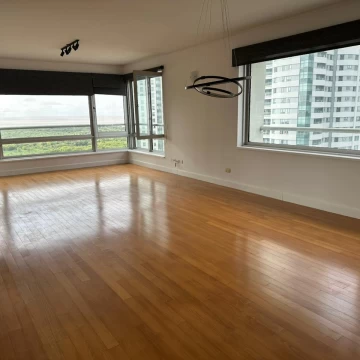 Alquiler 3 ambientes piso alto con cochera y amenities en Le Parc Puerto Madero