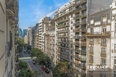 Venta Departamento 4 ambientes con cochera. Recoleta.