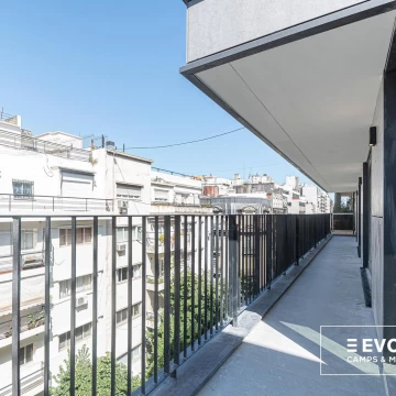 Venta departamento de 3 ambientes con terraza. Quintana 281.