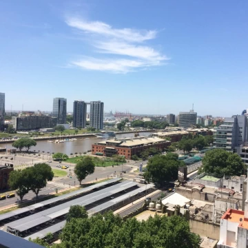 Venta departamento con balcón y amenities en Quartier Madero Urbano.