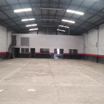Renta de naves industriales junto a estadio Cuauhtémoc