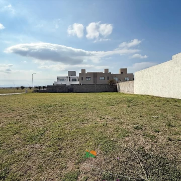 Venta de Terreno en Colinas de Manantiales 