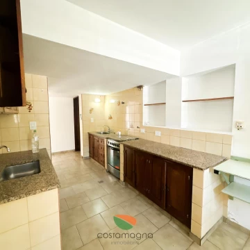 Casa planta baja más departamento- Excelente ubicación