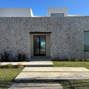 Casa en venta a la Laguna en Santa Ana, Villanueva