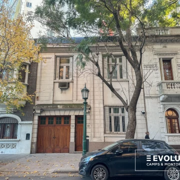 Alquiler Casa 3 dormitorios a refaccionar, cochera y terraza en Barrio Parque