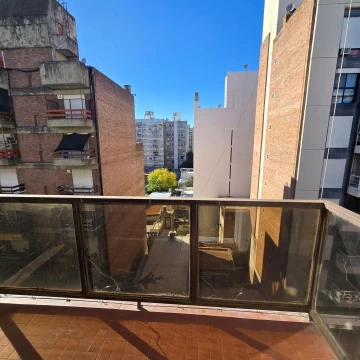 Venta Departamento Rosario. Barrio Martin. Ventilacion cruzada. 
