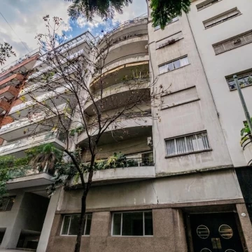 Semipiso en venta de 5 ambientes con cochera. Bajas expensas – Recoleta