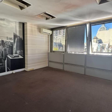 Oficina en venta. Piedras 77. Monserrat. 250 m². 2 cocheras