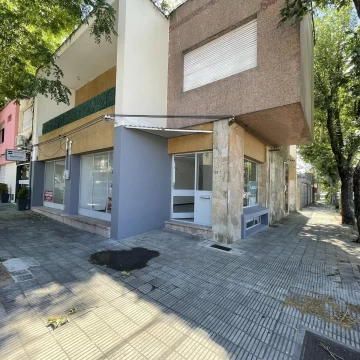Local centrico, a corta distancia de terminal y puerto