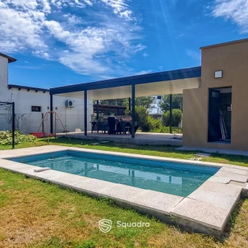 VENTA | PERMUTA - Quincho con pileta. Calidad muy buena - Punta Chacra - Roldán.