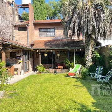 Casa   Venta  Olivos  5 ambientes  lote de 8.66 x 28.86