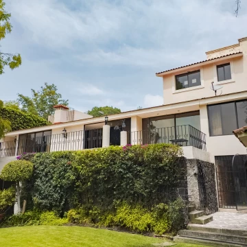 Casa en venta con gran terreno 950m2 Lomas Hipodromo