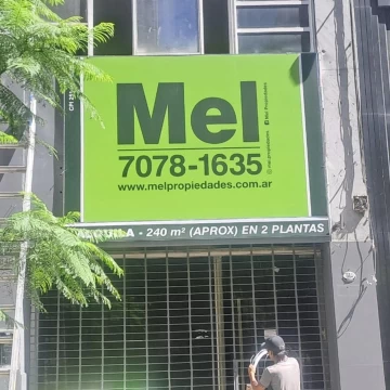 Local Dos Plantas - Retiro - Alquiler.