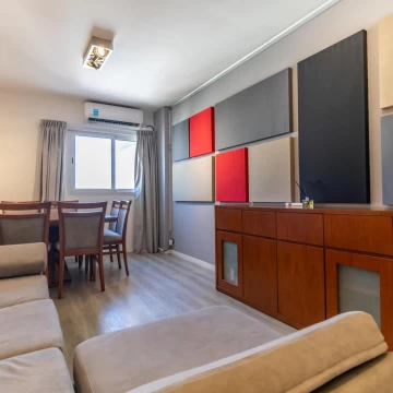Departamento de 4 ambientes remodelado íntegramente. Piso alto! San Cristóbal