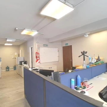 Alquiler piso de oficina remodelado  en Maipú y Lavalle