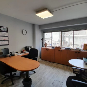 Alquiler piso de oficina remodelado  en Maipú y Lavalle