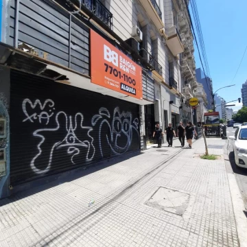 LOCAL COMERCIAL EN AV CORRIENTES - Frente al Shopping Abasto